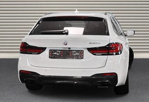 Gebraucht BMW 530e Shadowline 292 PS (214 kW) 2023 Weiß Kombi