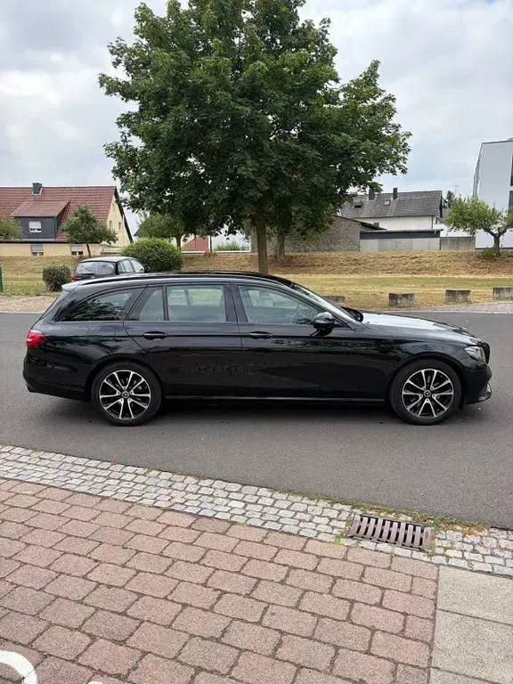 Gebraucht Mercedes E300 245 PS (180 kW) 2018 Schwarz Limousine