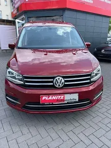 Używany VW Caddy Highline 131 KM (96 kW) 2020 Czerwony Minivan
