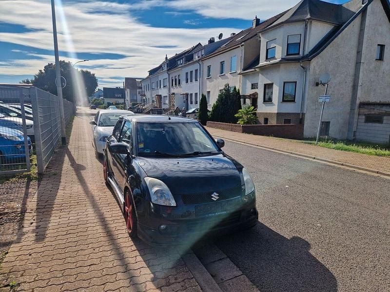 Schwarz Gebraucht 2005 Suzuki Swift Comfort Limousine | 1.699 € (Fairer Preis) - Bild 1/4