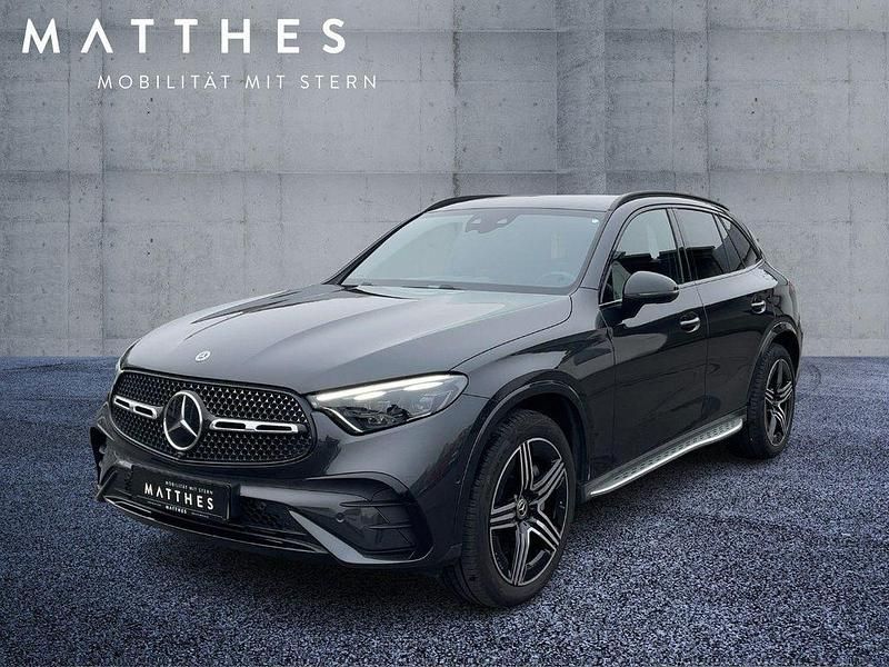 Grau Gebraucht 2025 Mercedes GLC220 AMG SUV | 57.499 € (Fairer Preis) - Bild 1/4