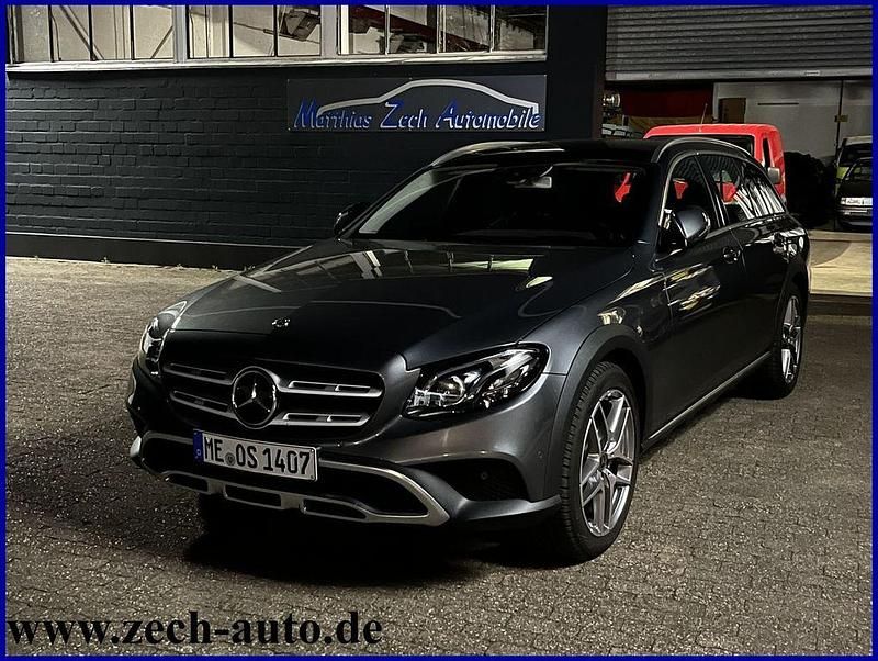 Grau Gebraucht 2017 Mercedes E220 Limousine | 31.950 € (Fairer Preis) - Bild 1/4
