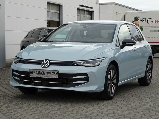 Blau Gebraucht 2024 VW Golf VIII Goal Limousine | 23.795 € (Superpreis) - Bild 1/4