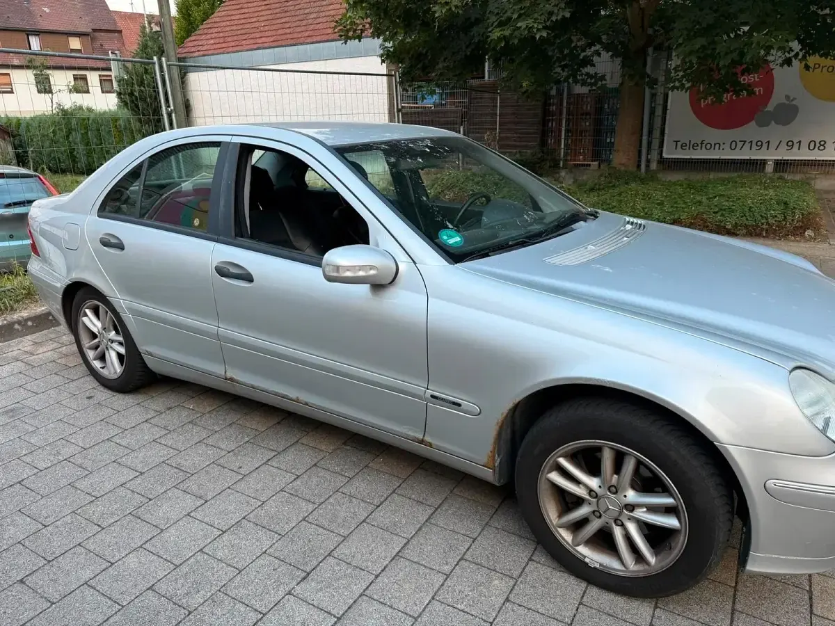 Gebraucht Mercedes C220 143 PS (105 kW) 2002 Silber Limousine