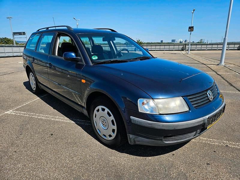 Blau Gebraucht 1997 VW Passat Kombi | 600 € (Fairer Preis) - Bild 1/4