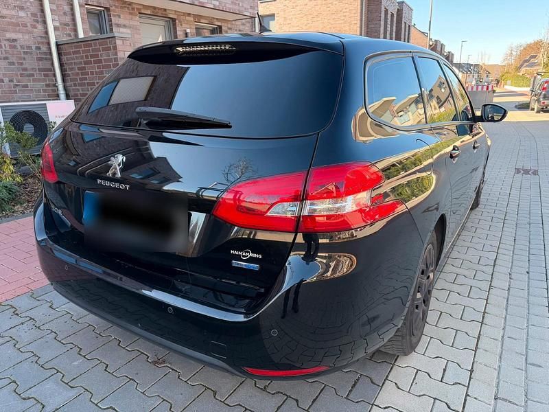 Gebraucht Peugeot 308 SW 120 PS (88 kW) 2015 Schwarz Kombi