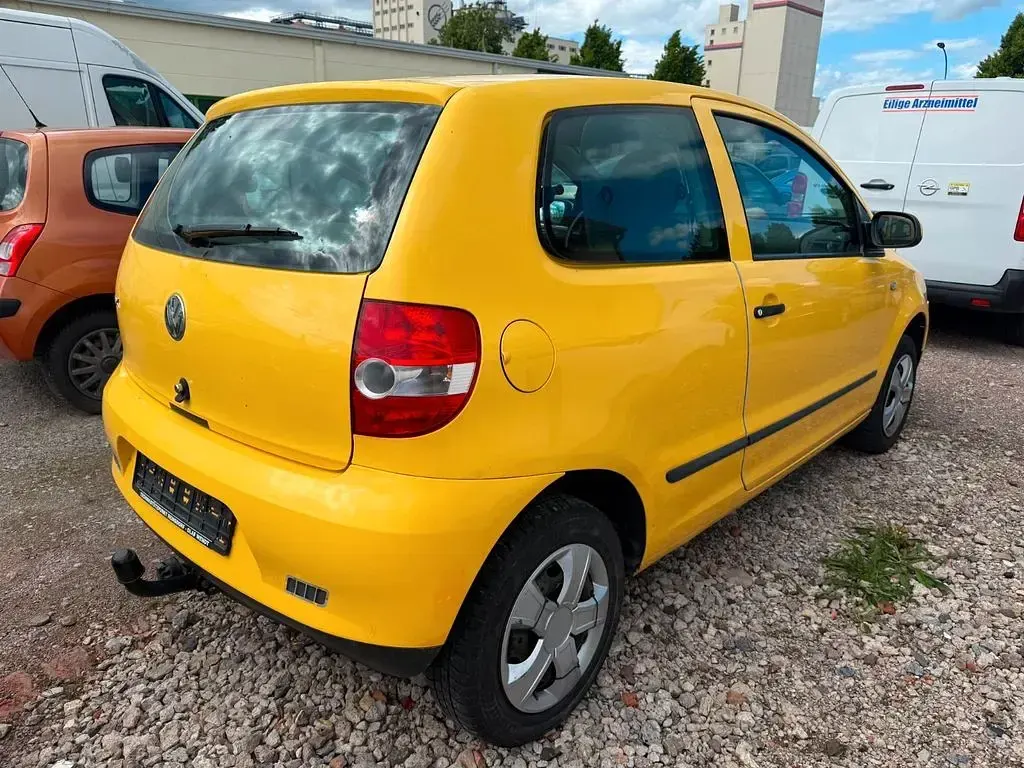 Gebraucht VW Fox Basis 54 PS (39 kW) 2005 Gelb Kleinwagen