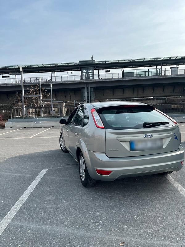 Usata Ford Focus 101 CV (74 kW) 2010 Argento Berlina