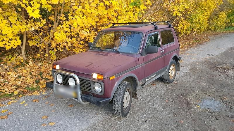 Braun Gebraucht 2015 Lada Taiga SUV | 3.400 € - Bild 1/4