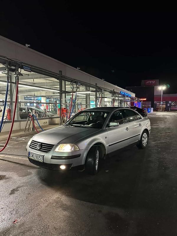 Silber Gebraucht 2002 VW Passat Limousine | 1.500 € (Etwas zu teuer) - Bild 1/4