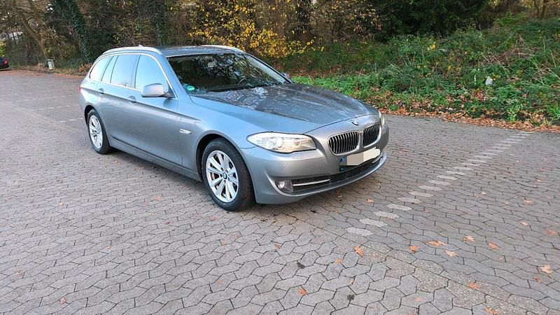 Gebraucht BMW 520 184 PS (135 kW) 2011 Grau Kombi