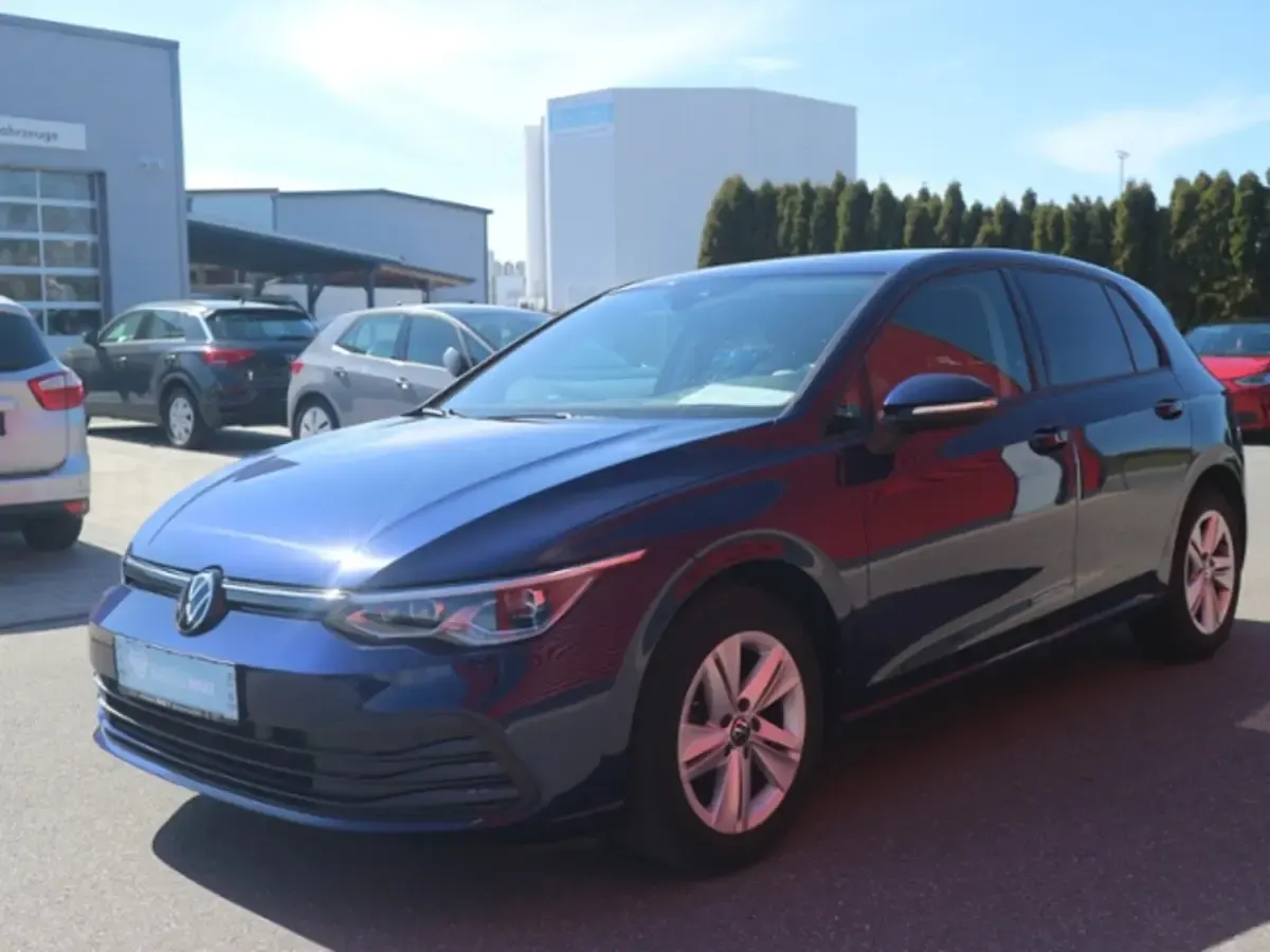 Gebraucht VW Golf VIII Life 131 PS (96 kW) 2023 Limousine