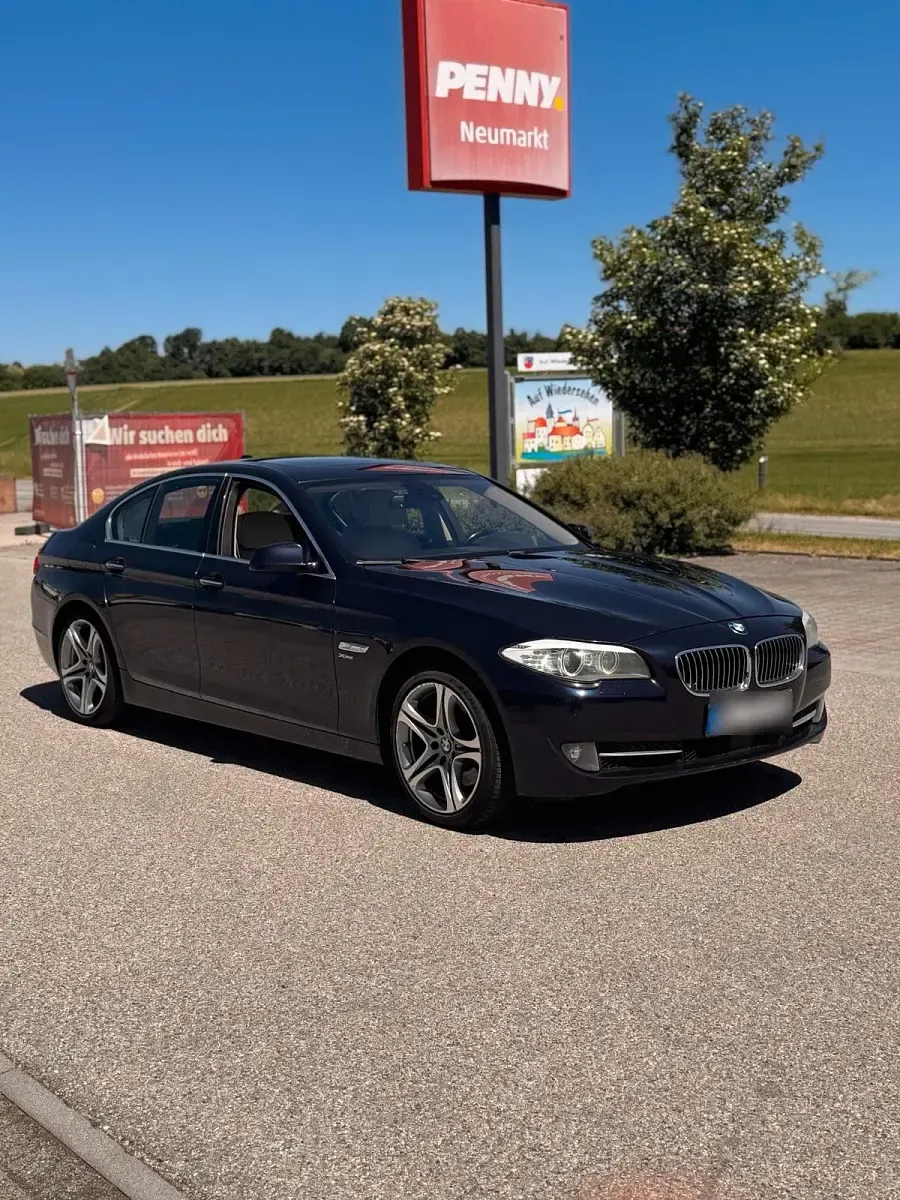Gebraucht BMW 530 258 PS (189 kW) 2011 Blau Limousine