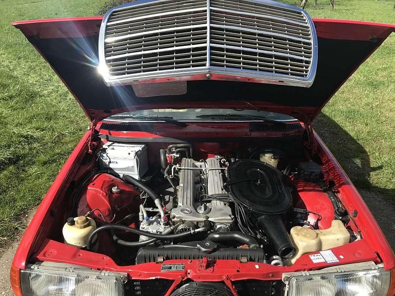 Gebraucht Mercedes E280 185 PS (136 kW) 1979 Rot Kombi