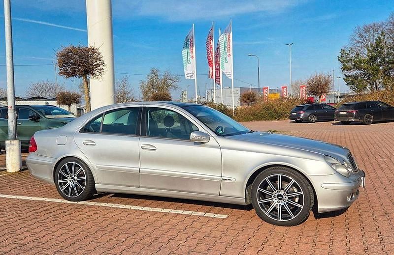 Gebraucht Mercedes E240 Classic 177 PS (130 kW) 2002 Silber Limousine