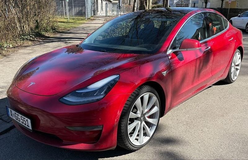 Rot Gebraucht 2019 Tesla Model 3 Performance Limousine | 22.900 € (Superpreis) - Bild 1/4