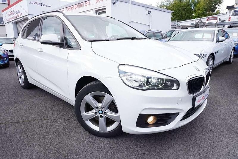 Alpinweiss iii Gebraucht 2016 BMW 218 Advantage Limousine | 15.990 € (Fairer Preis) - Bild 1/4