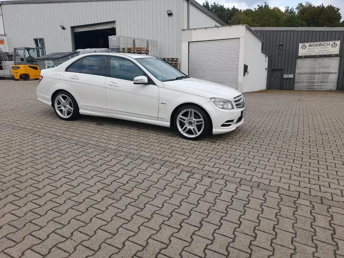 Gebraucht Mercedes C220 AMG 170 PS (125 kW) 2012 Weiß Limousine