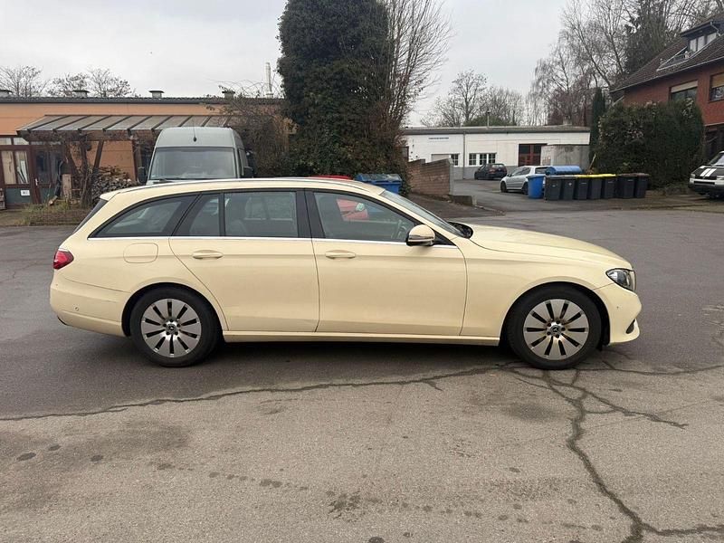Gebraucht Mercedes E200 150 PS (110 kW) 2019 Gelb Kombi