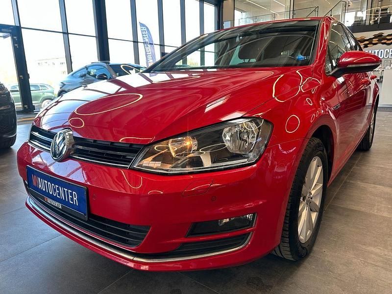 Gebraucht VW Golf VII LOUNGE 125 PS (91 kW) 2015 Rot Limousine