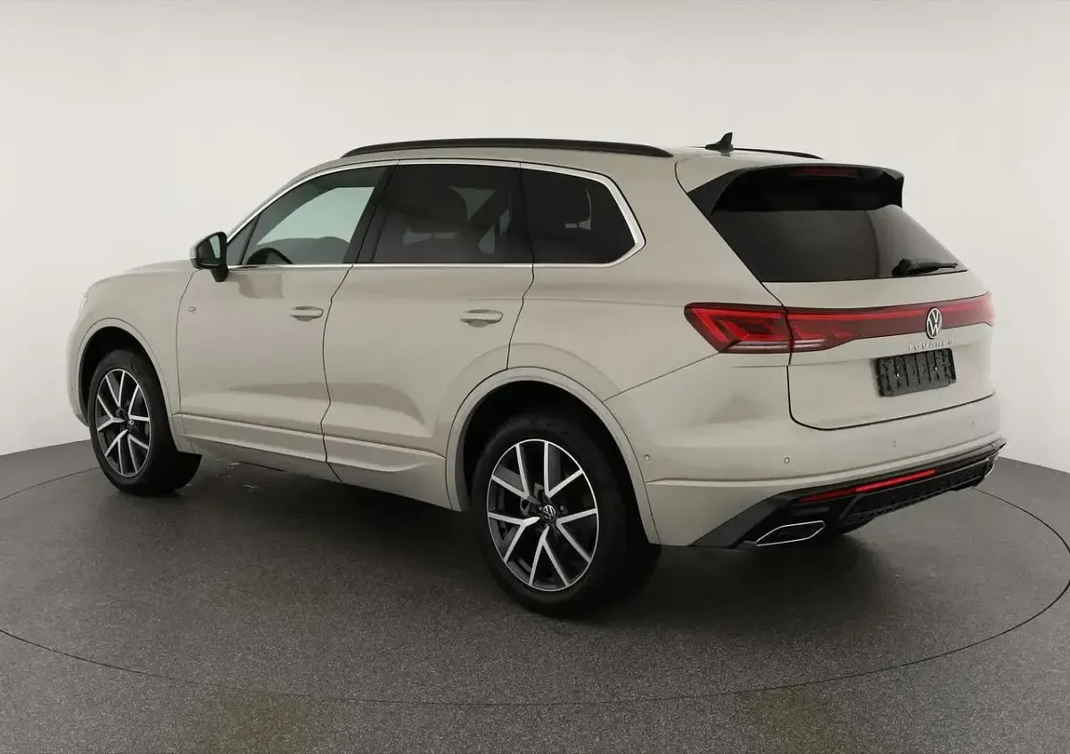 Gebraucht VW Touareg R-line 286 PS (210 kW) 2024 Sechura beige metallic SUV