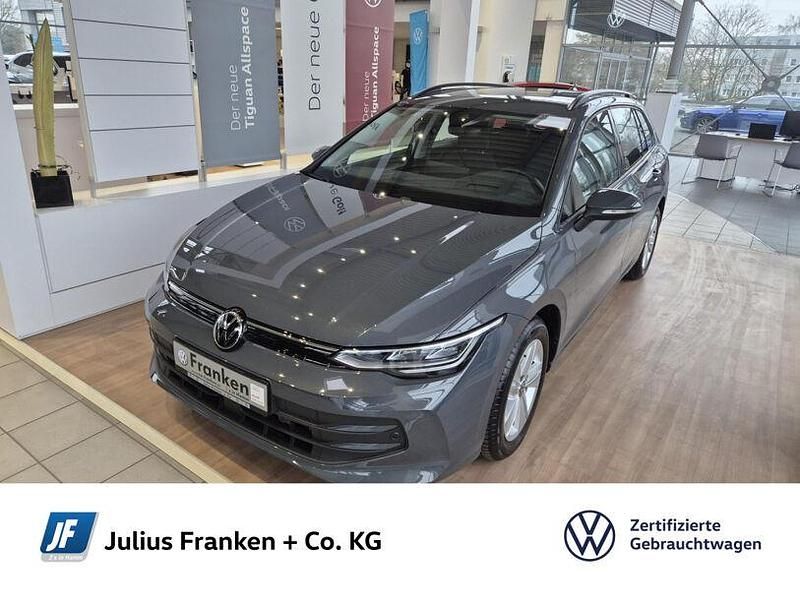 Delfingrau (metallic) Gebraucht 2025 VW Golf VIII Life Kombi | 26.970 € (Fairer Preis) - Bild 1/4