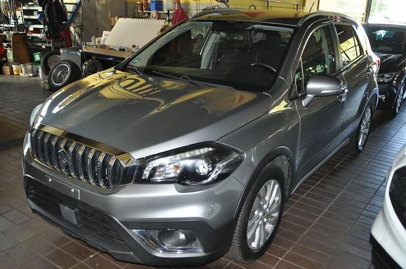 Grau Gebraucht 2017 Suzuki SX4 S-Cross SUV | 8.800 € (Guter Preis) - Bild 1/4