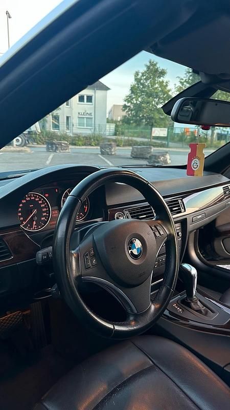 Gebraucht BMW 320 Cabriolet 170 PS (125 kW) 2010 Schwarz Cabrio