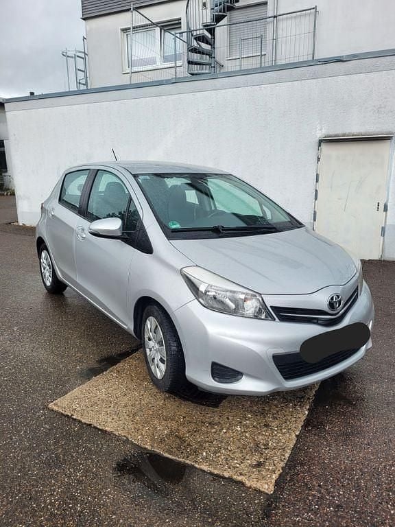 Gebraucht Toyota Yaris Life 99 PS (72 kW) 2012 Grau Kleinwagen