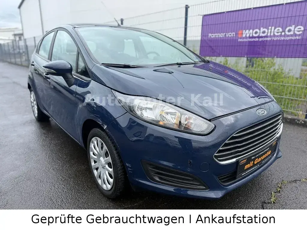 Gebraucht Ford Fiesta Trend 60 PS (44 kW) 2014 Blau Kleinwagen