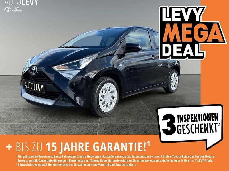 Midnightschwarz mica Gebraucht 2018 Toyota Aygo X-play Kleinwagen | 7.770 € (Etwas zu teuer) - Bild 1/4