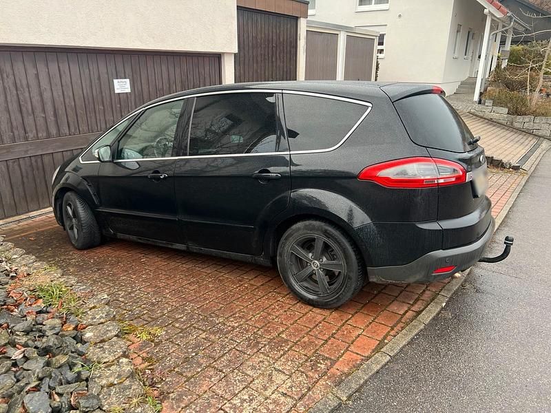 Gebraucht Ford S-MAX Titanium 140 PS (102 kW) 2014 Schwarz Van / Kleinbus