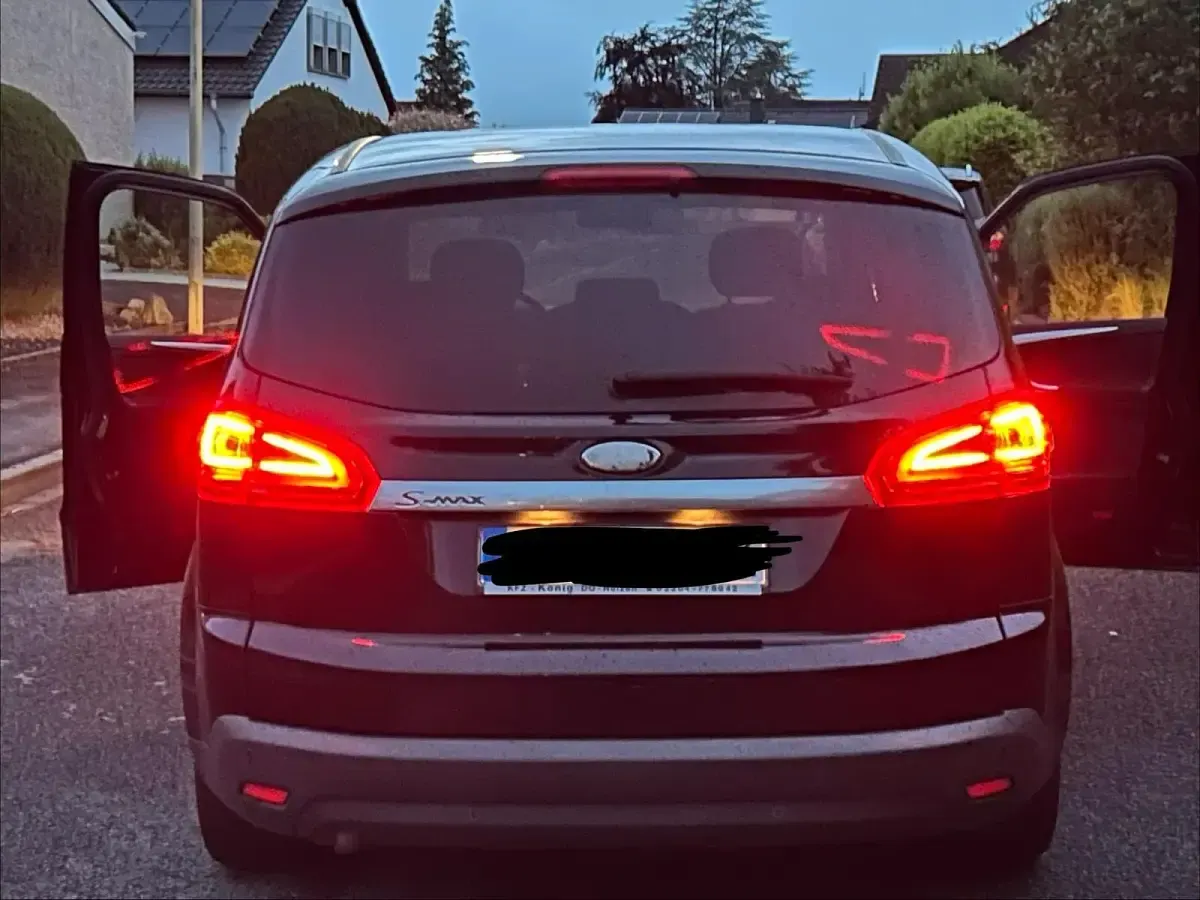 Gebraucht Ford S-MAX Titanium 146 PS (107 kW) 2012 Schwarz Van / Kleinbus