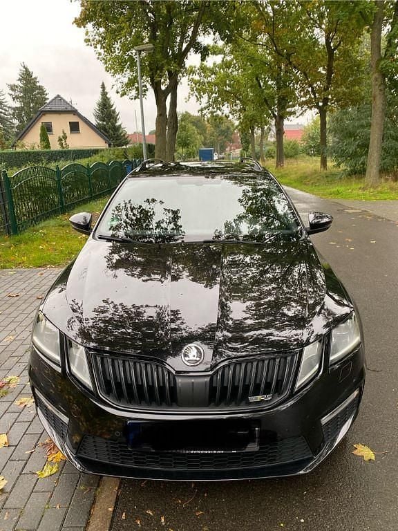Schwarz Gebraucht 2017 Skoda Octavia RS Kombi | 18.000 € (Fairer Preis) - Bild 1/4