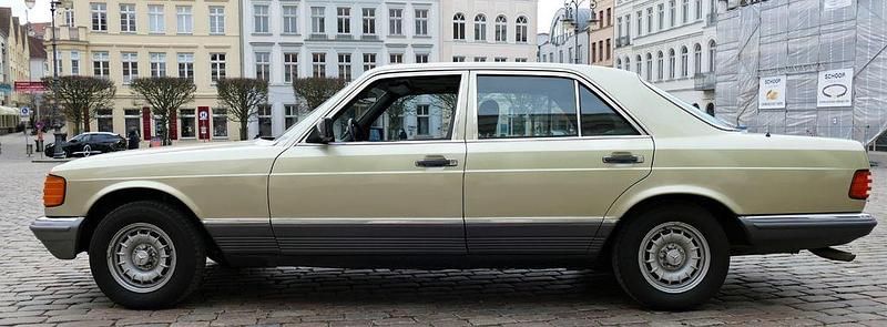 Gebraucht Mercedes E280 185 PS (136 kW) 1983 Grün Limousine