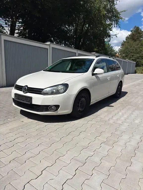 Gebraucht VW Golf VI Comfortline 105 PS (77 kW) 2010 Weiß Kleinwagen