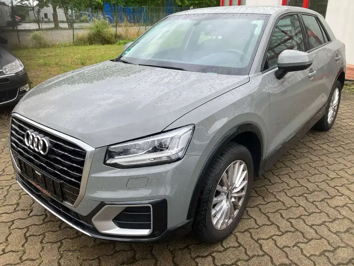 Gebraucht Audi Q2 Design 116 PS (85 kW) 2020 Quantumgrau SUV