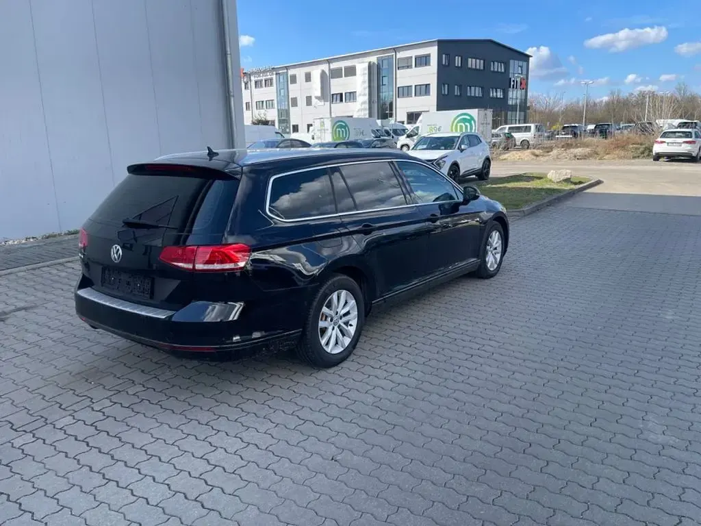 Gebraucht VW Passat Comfortline 120 PS (88 kW) 2019 Schwarz Limousine
