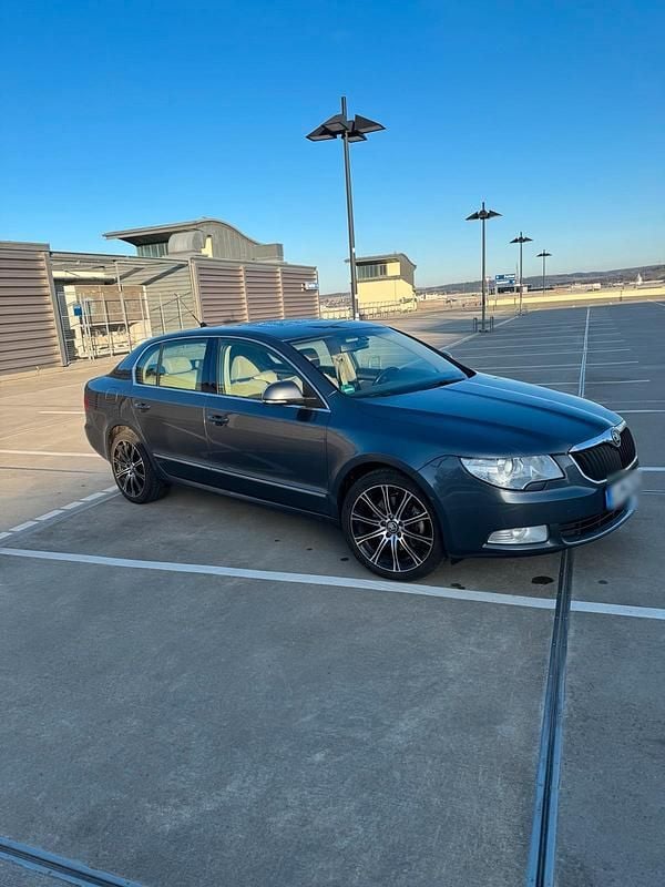 Gebraucht Skoda Superb 170 PS (125 kW) 2009 Grau Limousine