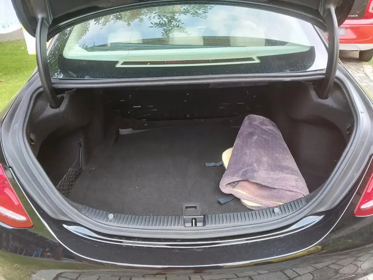 Gebraucht Mercedes C180 156 PS (114 kW) 2015 Schwarz Limousine