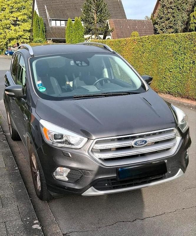 Gebraucht Ford Kuga Titanium 182 PS (133 kW) 2017 Grau SUV