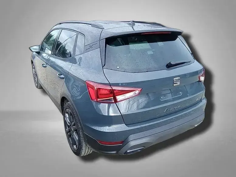 Gebraucht Seat Arona FR 150 PS (110 kW) 2026 Fiord blau / dach in midnight schwarz metallic SUV