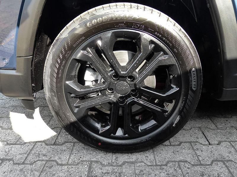 Neu Jeep Compass North 131 PS (96 kW) 2025 Blau SUV