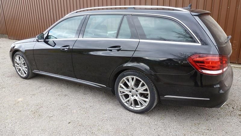 Schwarz Gebraucht 2015 Mercedes E400 Avantgarde Kombi | 28.990 € (Fairer Preis) - Bild 1/4