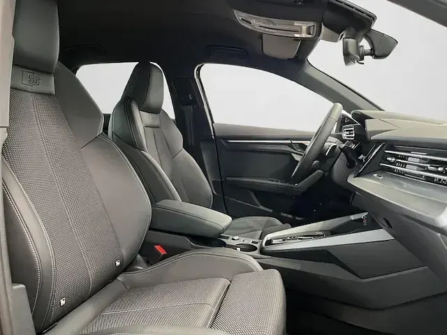 Gebraucht Audi A3 Sportback e-tron Comfort 204 PS (150 kW) 2025 Mythosschwarz metallic Kleinwagen