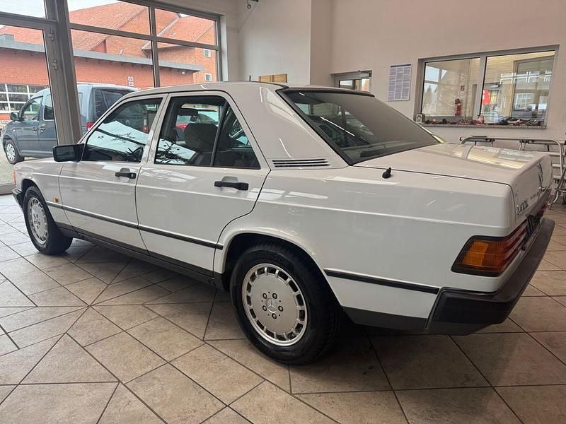Gebraucht Mercedes 190 166 PS (122 kW) 1987 Weiß Limousine