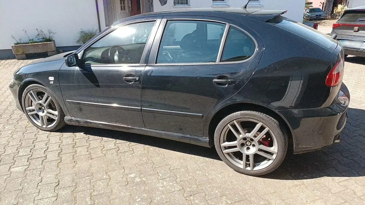 Occasion Seat Leon CUPRA 209 ch (153 kW) 2002 Noir Citadine