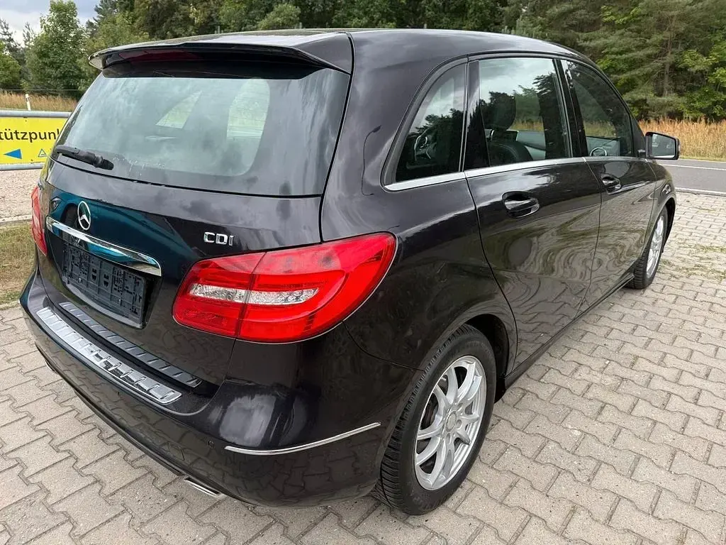 Gebraucht Mercedes B200 136 PS (100 kW) 2014 Violett Kleinwagen