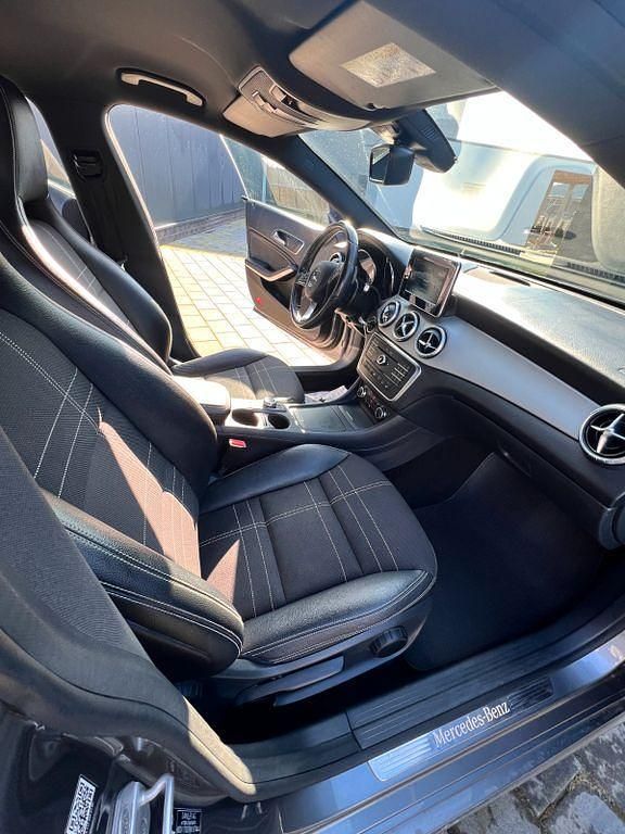 Gebraucht Mercedes CLA220 Urban 177 PS (130 kW) 2015 Grau Limousine