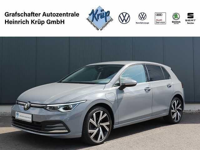 Grau Gebraucht 2022 VW Golf VIII Style Limousine | 22.890 € (Fairer Preis) - Bild 1/3